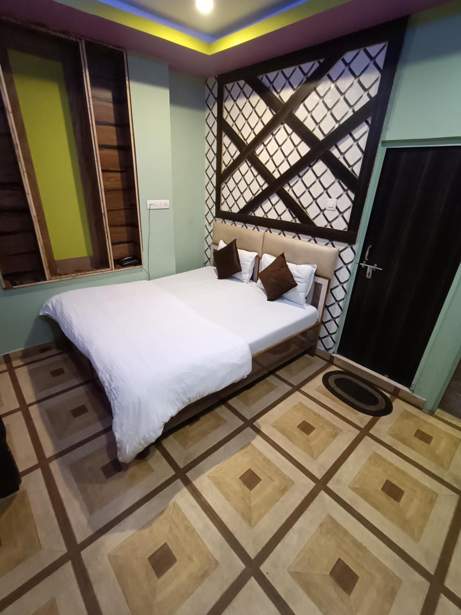 Hotel Picasso Varanasi Prime Location Екстериор снимка