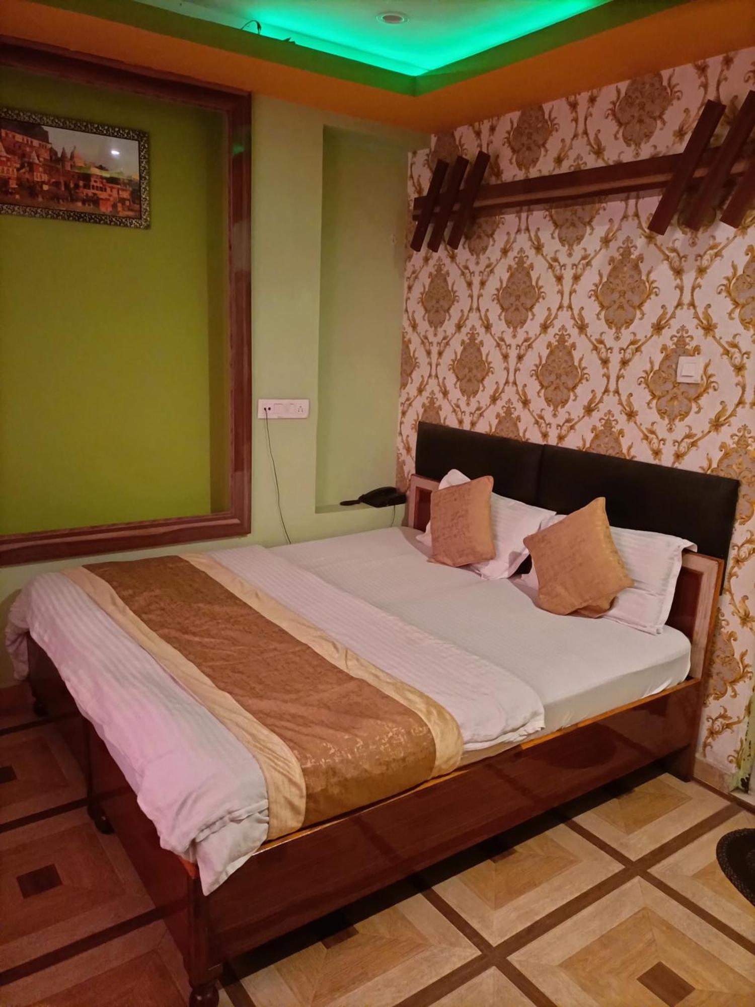 Hotel Picasso Varanasi Prime Location Екстериор снимка