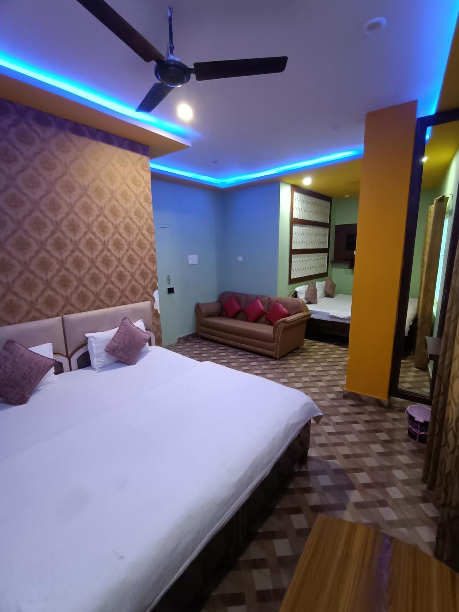 Hotel Picasso Varanasi Prime Location Екстериор снимка