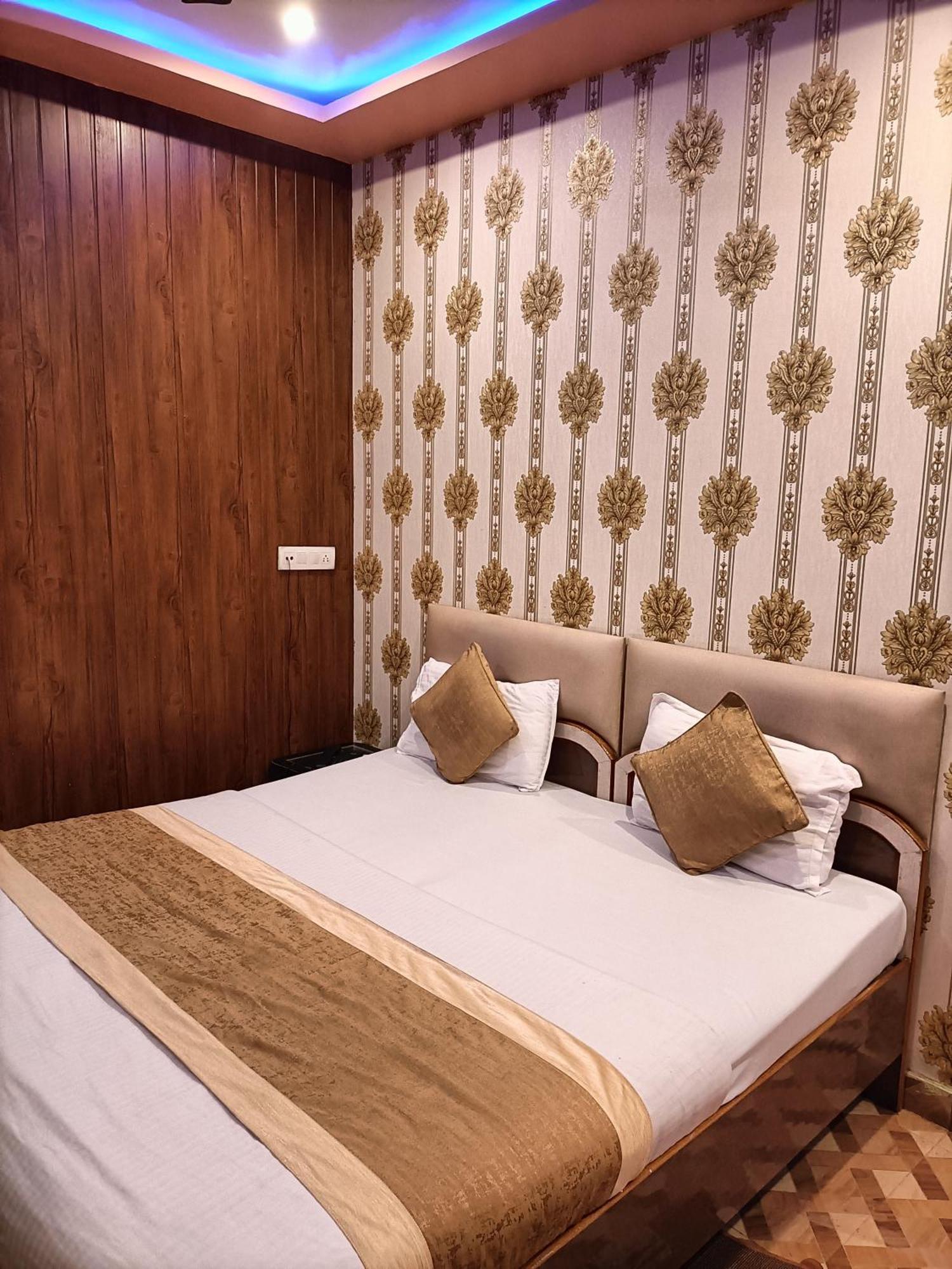 Hotel Picasso Varanasi Prime Location Екстериор снимка