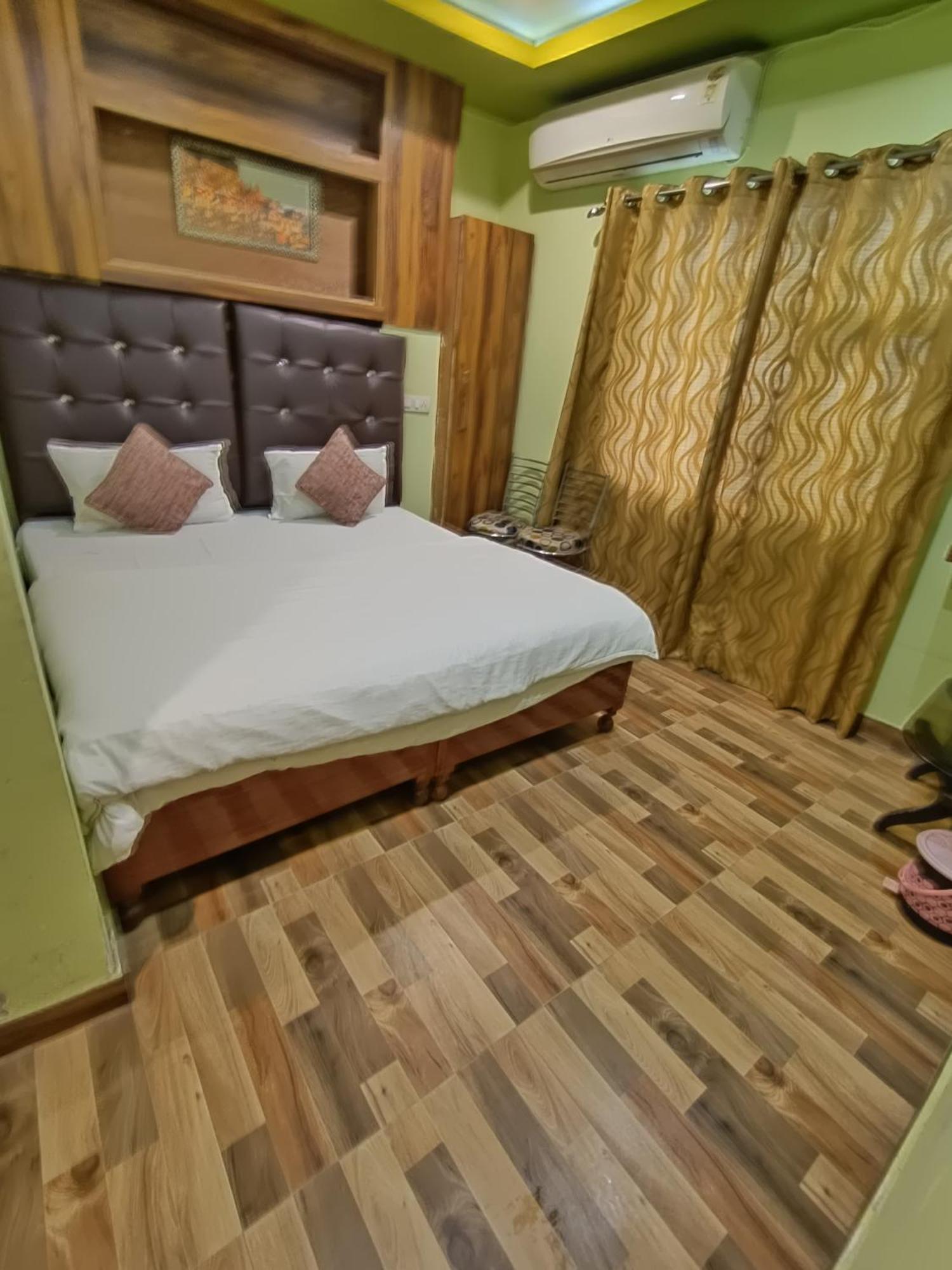 Hotel Picasso Varanasi Prime Location Екстериор снимка