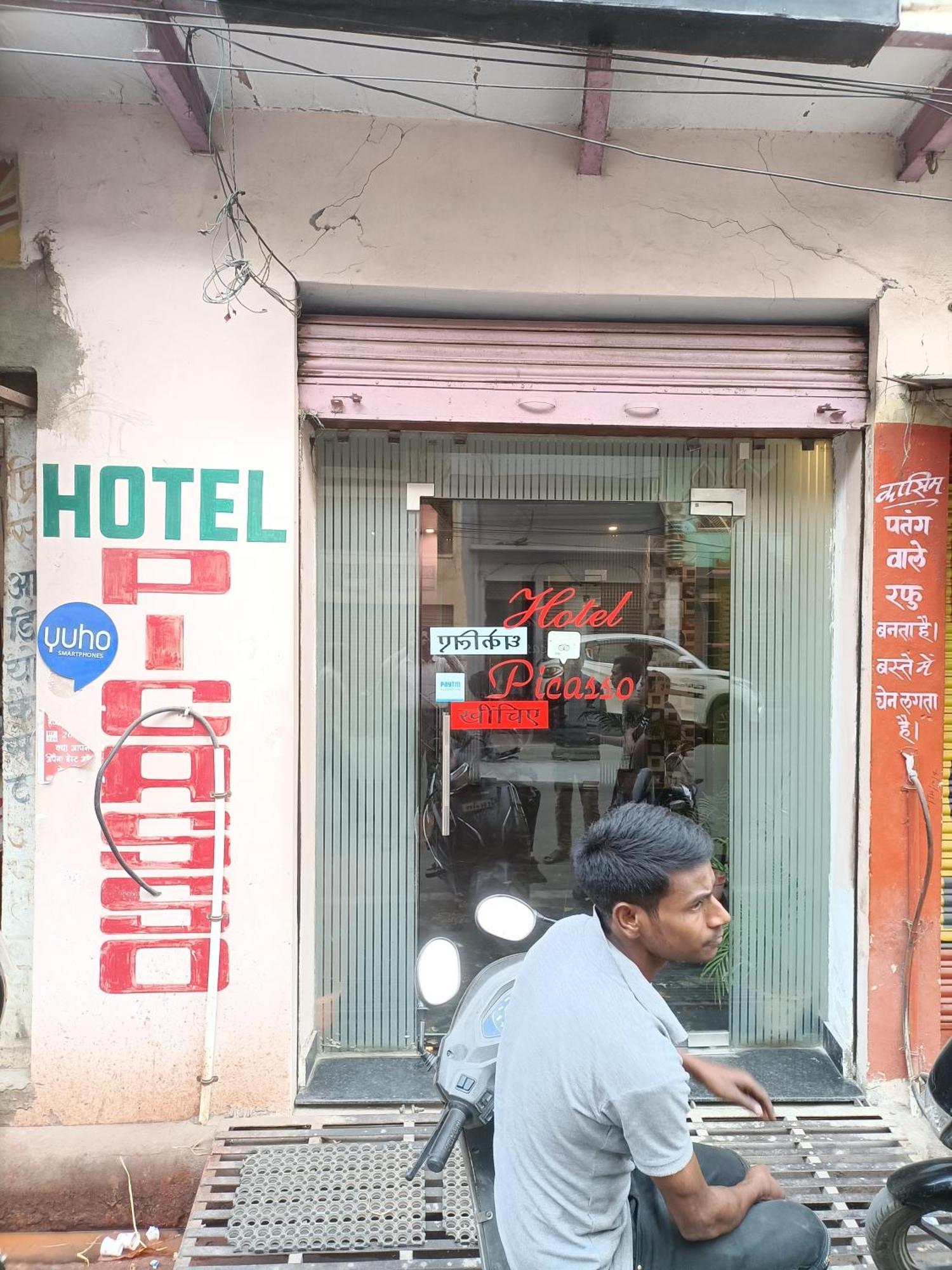 Hotel Picasso Varanasi Prime Location Екстериор снимка