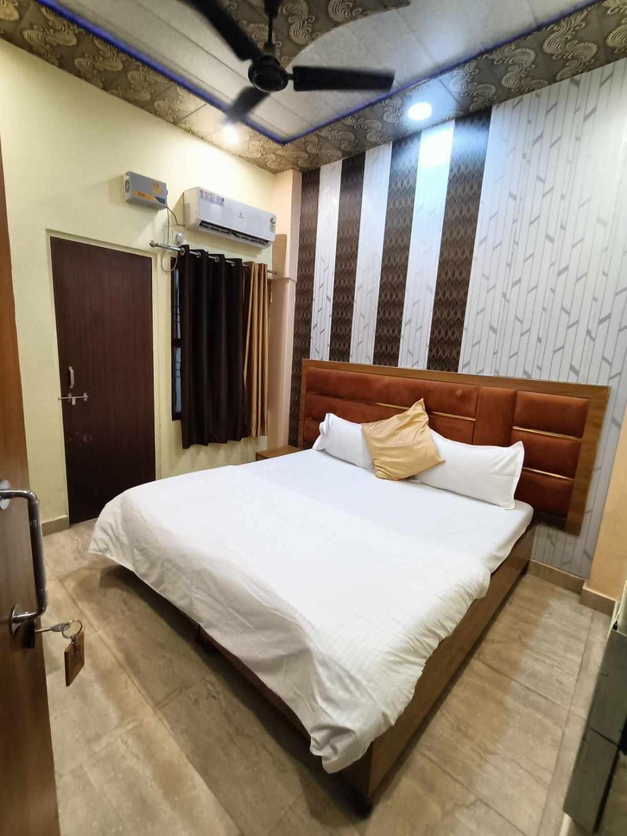 Hotel Picasso Varanasi Prime Location Екстериор снимка