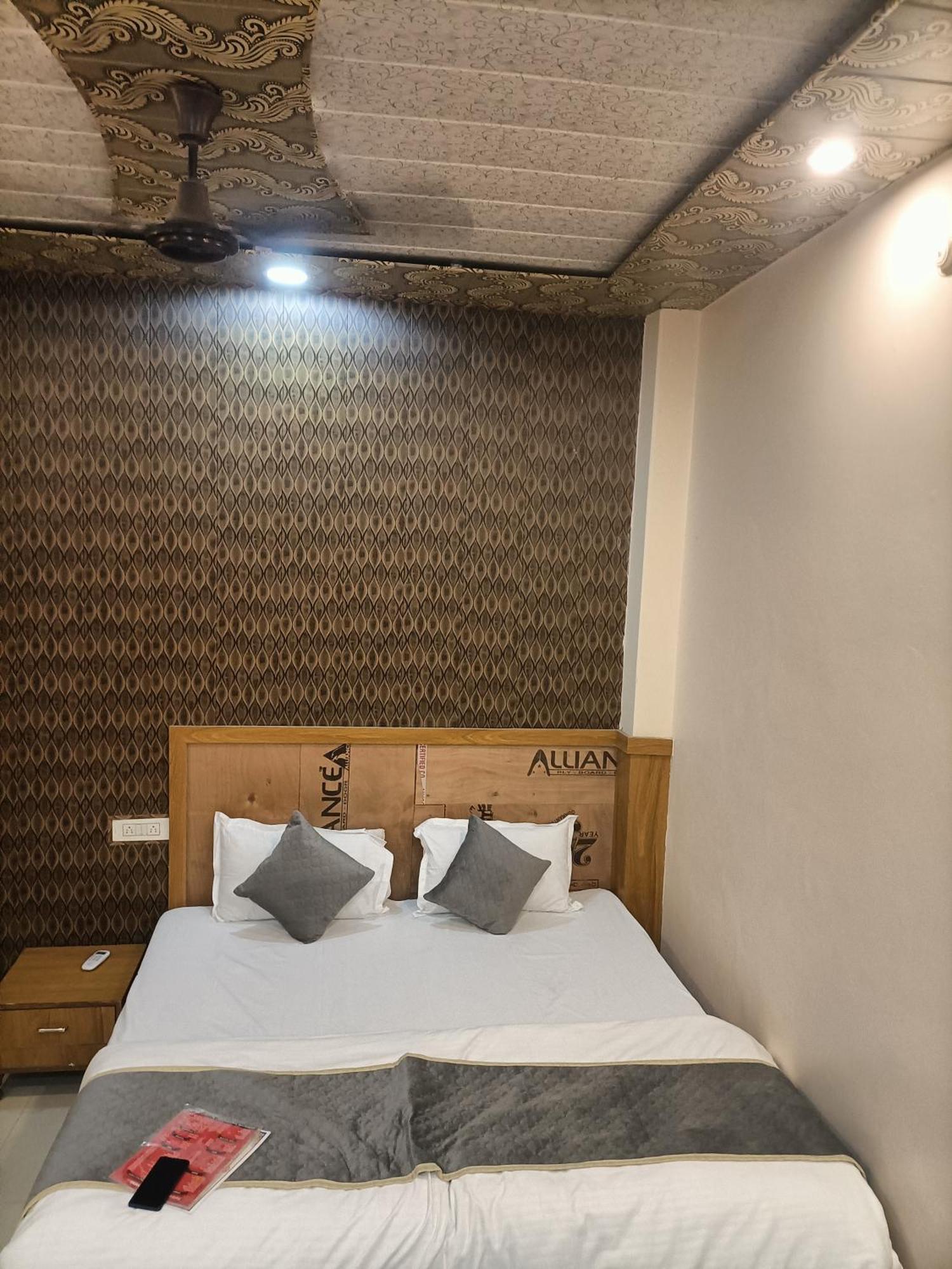 Hotel Picasso Varanasi Prime Location Екстериор снимка