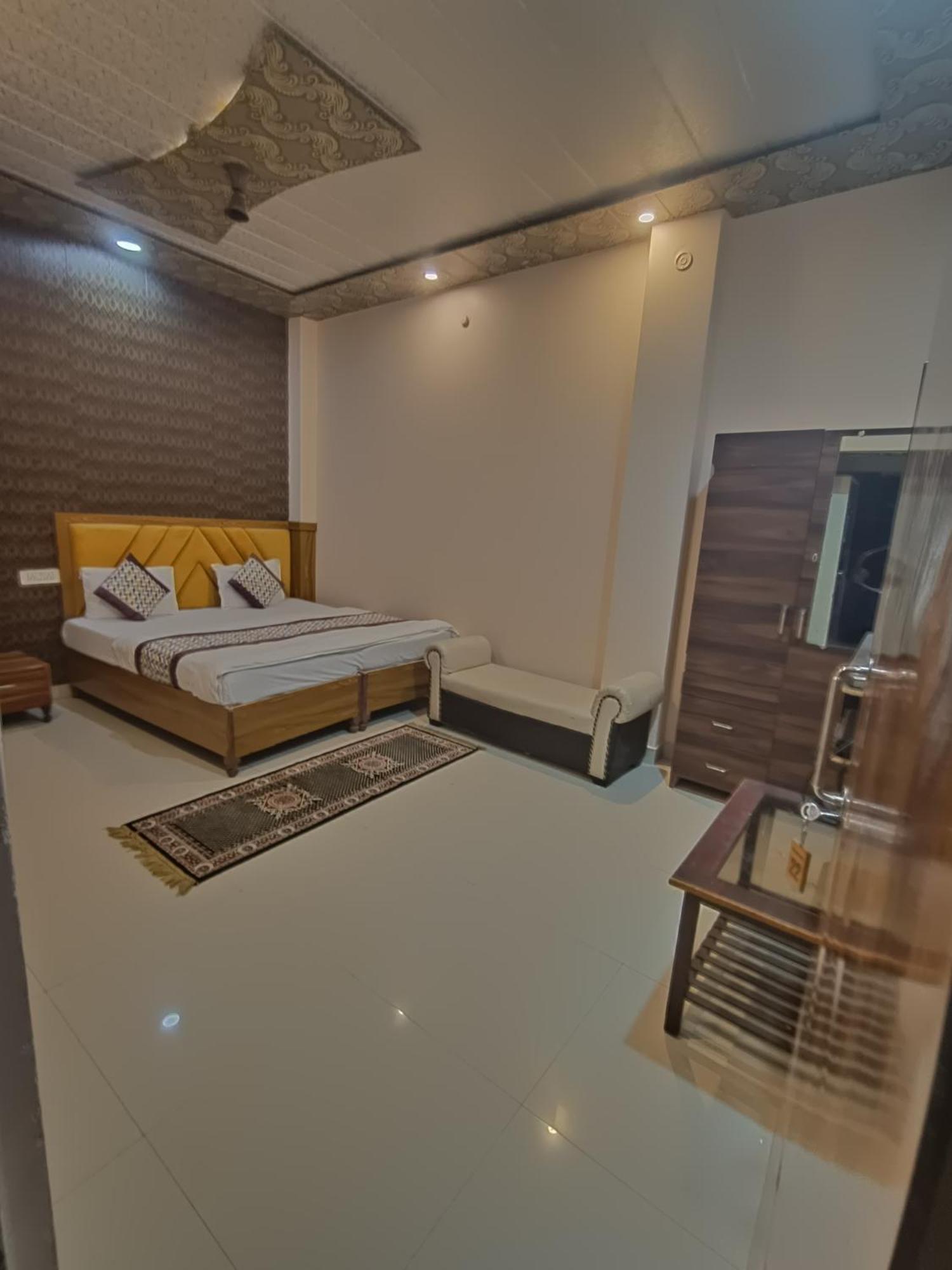 Hotel Picasso Varanasi Prime Location Екстериор снимка