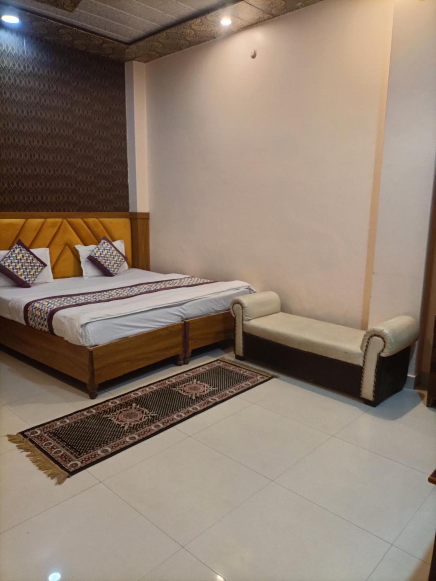 Hotel Picasso Varanasi Prime Location Екстериор снимка