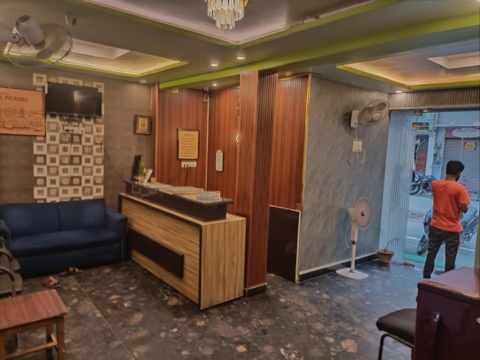 Hotel Picasso Varanasi Prime Location Екстериор снимка