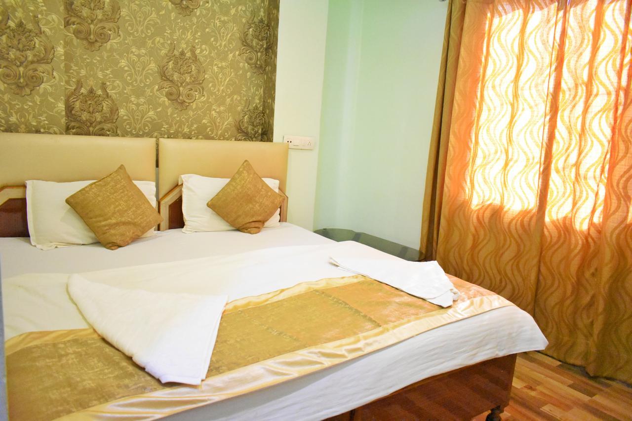 Hotel Picasso Varanasi Prime Location Екстериор снимка