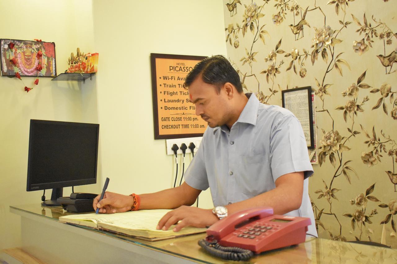 Hotel Picasso Varanasi Prime Location Екстериор снимка