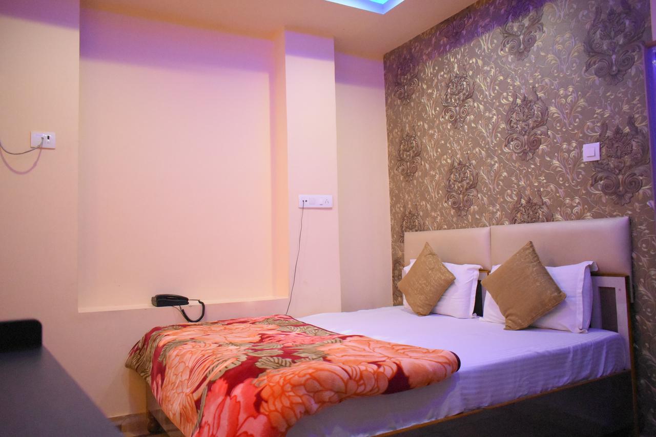 Hotel Picasso Varanasi Prime Location Екстериор снимка