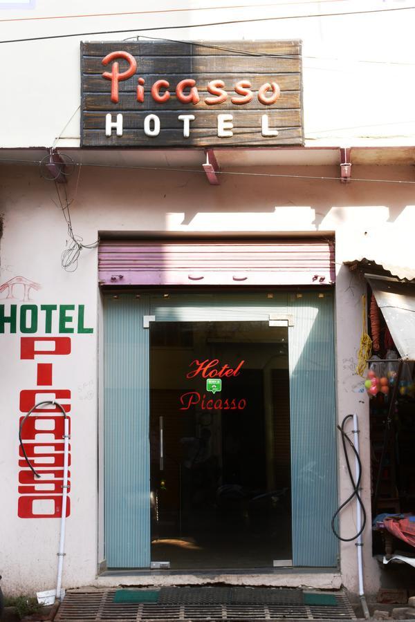 Hotel Picasso Varanasi Prime Location Екстериор снимка