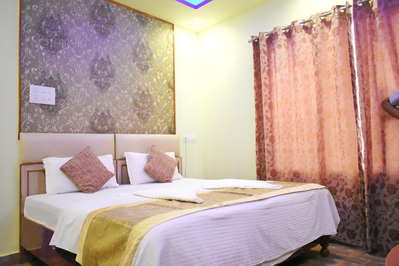 Hotel Picasso Varanasi Prime Location Екстериор снимка