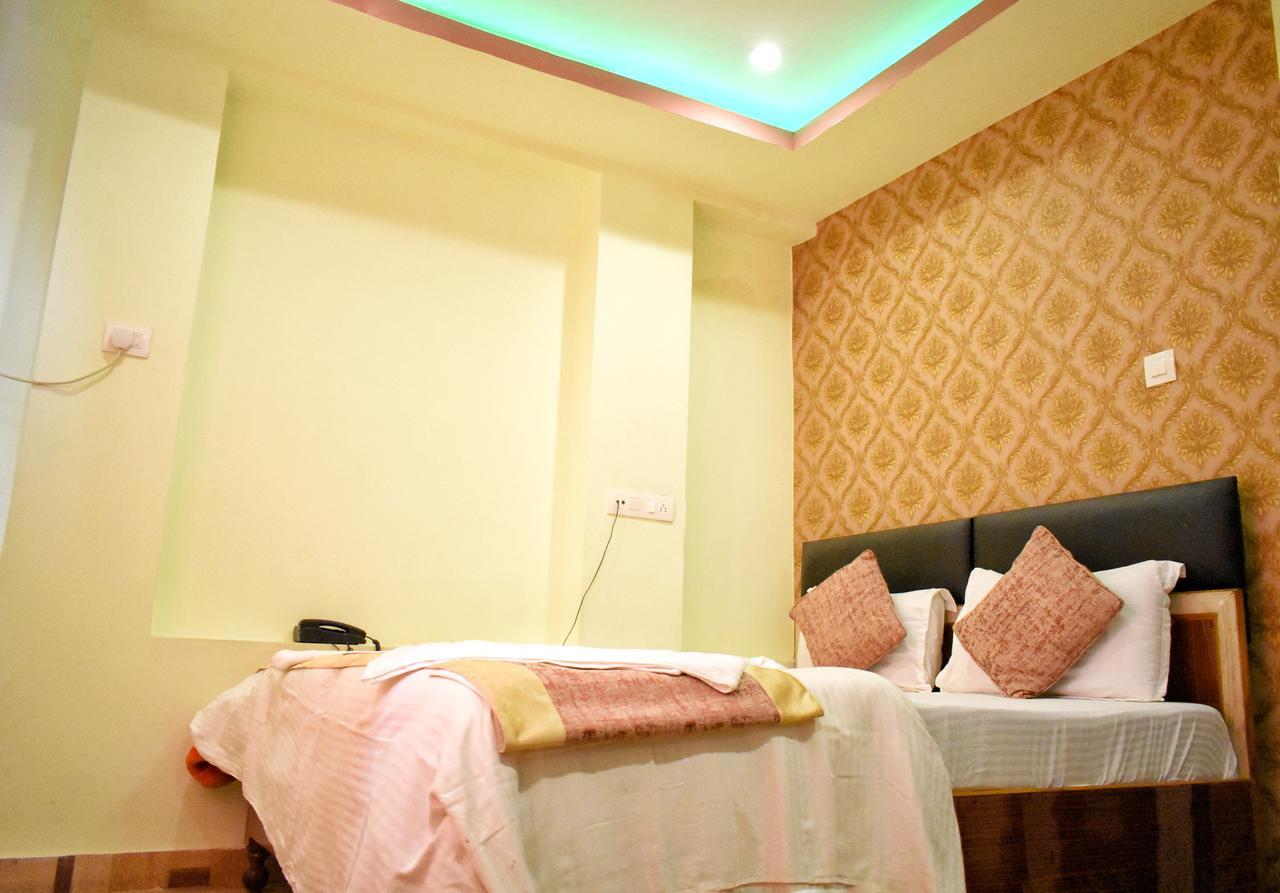 Hotel Picasso Varanasi Prime Location Екстериор снимка